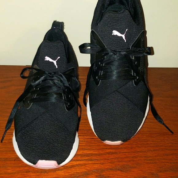 Classy Puma Sneakers  8 - Picture 3 of 8